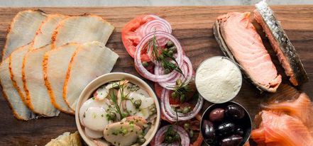 копченая рыба и консервированные овощи